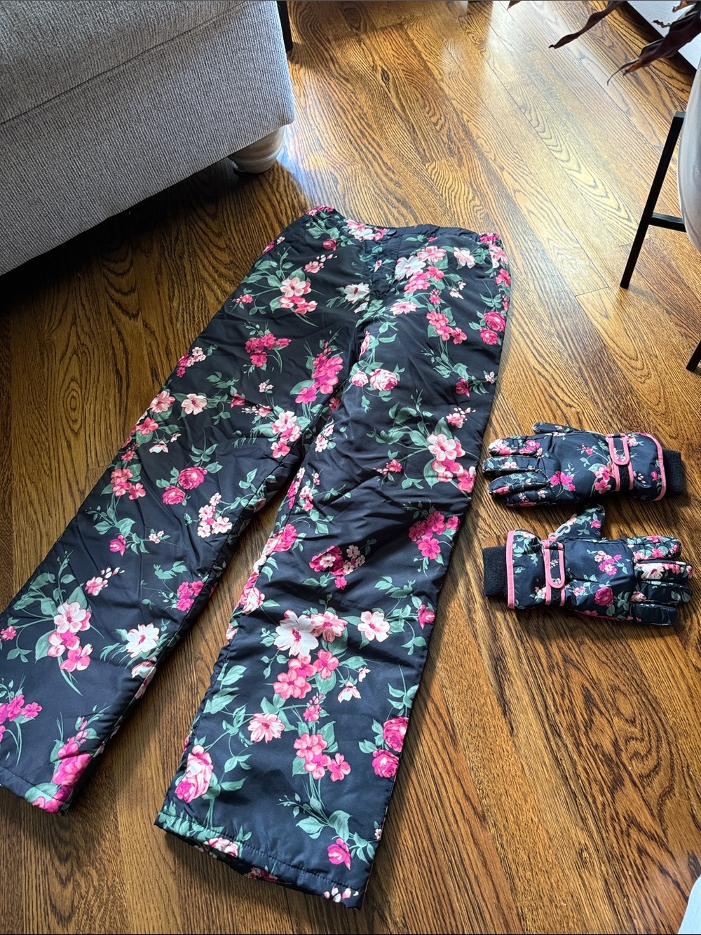 Children place Black Floral Girl Snow pants with Matching Gloves size 16